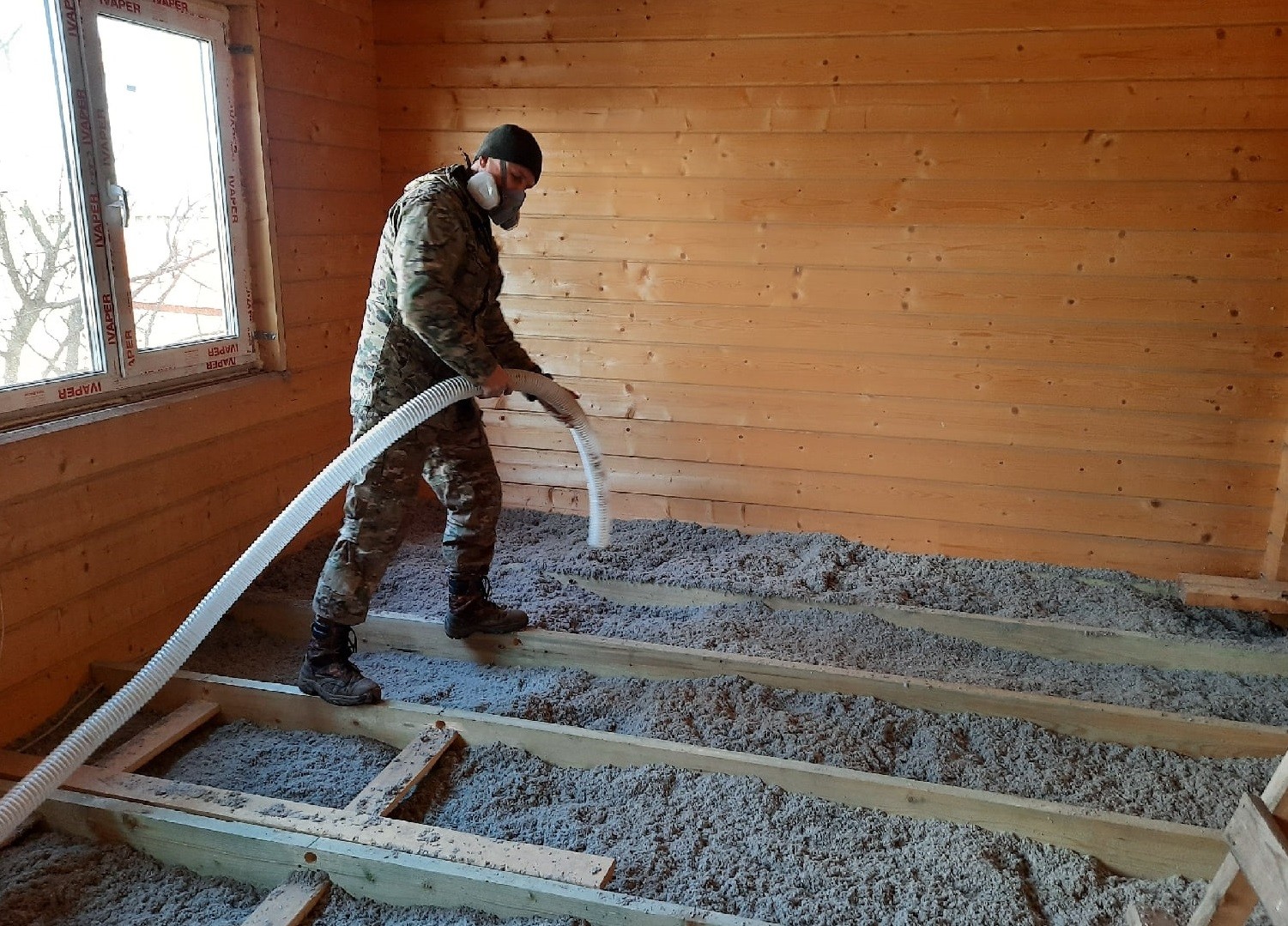 Утепление эковатой в Тотьме домов 🏠 купить эковату по лучшей цене в мешках  (утеплитель для пола, крыши, стен дома)