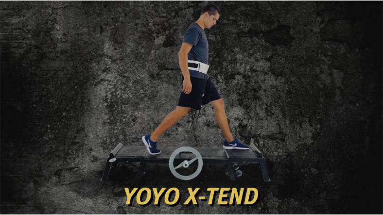 Спортсмен  и инерционный тренажер для приседаний YoYo SQ X-TEND производства Ivolution
