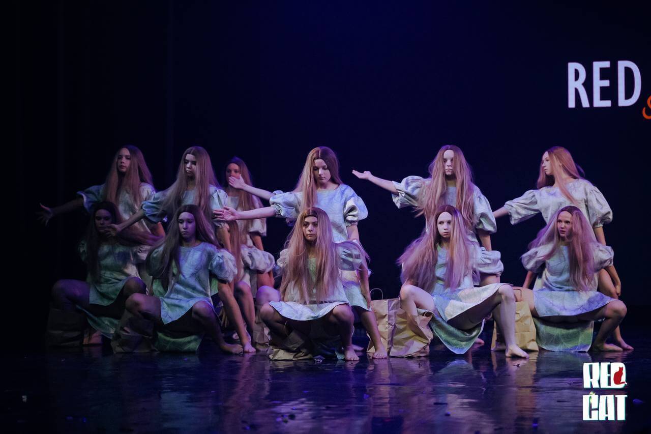 Номер Пустить корни Red Cat Start 12 октября 2025 г DanceUp-Studio девушки с длинными волосами