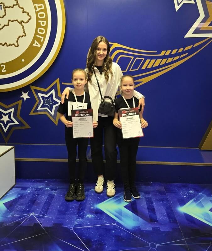 Валерия Макавчик и солистки импровизации «Big Bang» 29 ноября 2025 DanceUp-Studio девочки с дипломами победителей