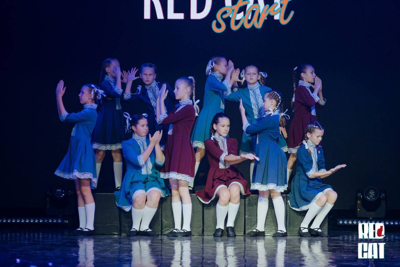 Танец Чучело Red Cat Start 12 октября 2025 г DanceUp-Studio девочки изображают школьную жизнь