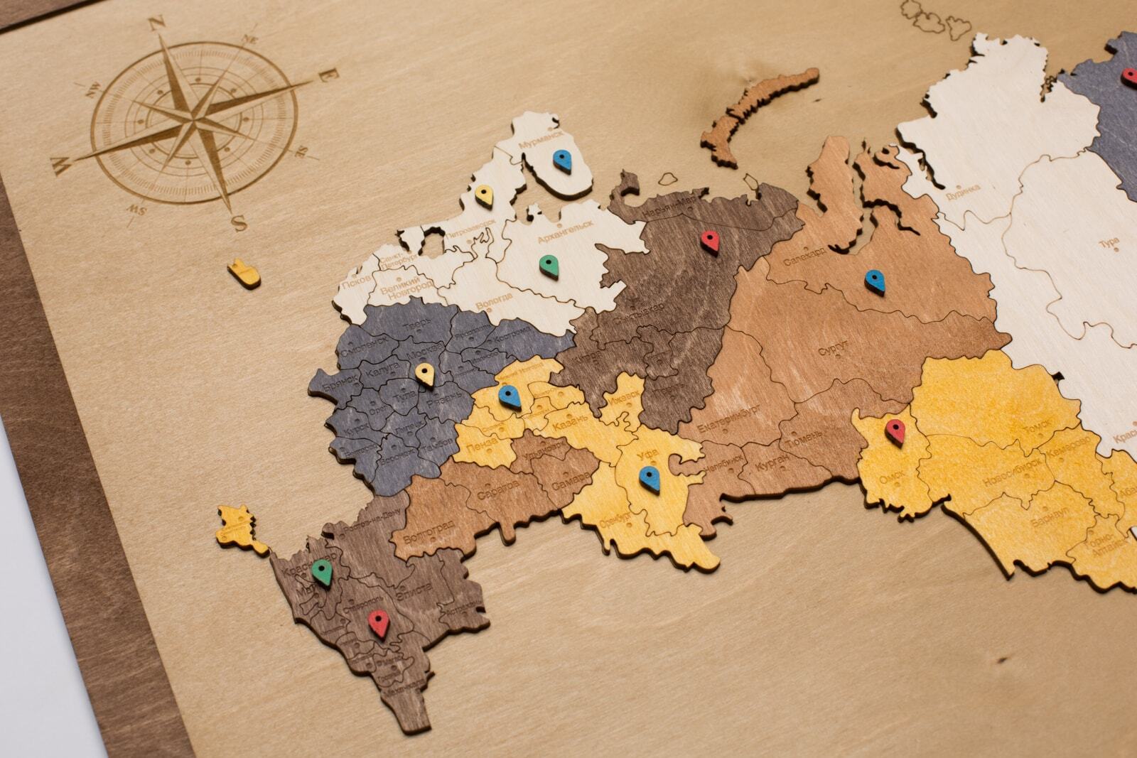 деревянная карта мира 