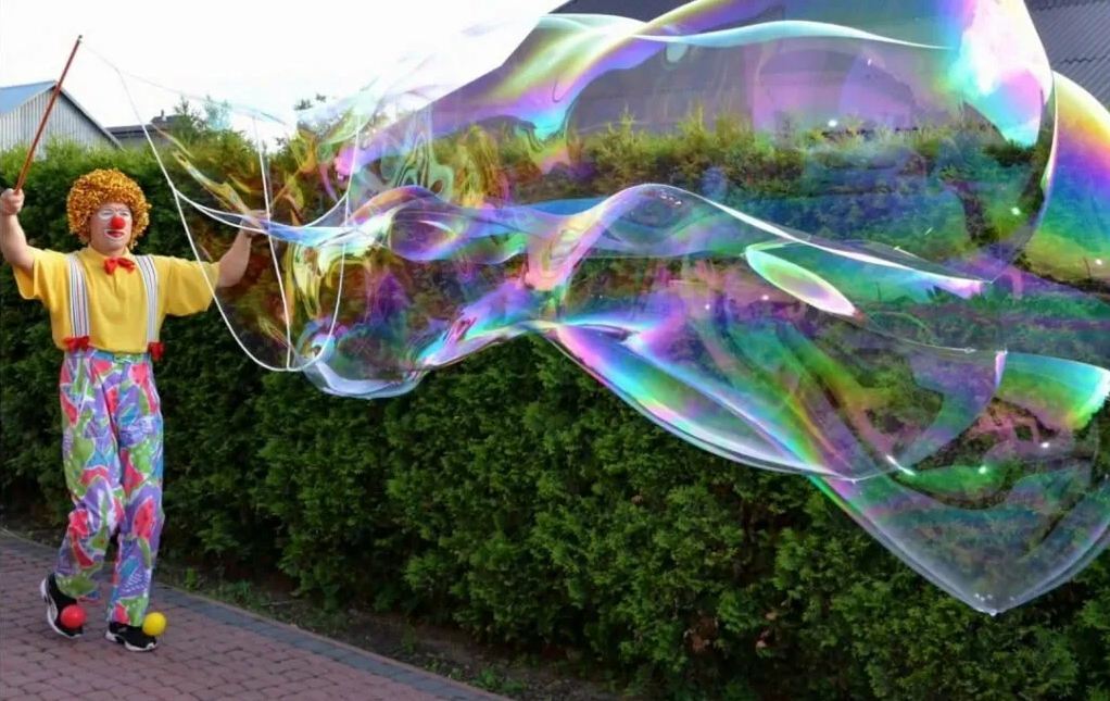 Гигантские мыльные пузыри запускаем Гигантские мыльные пузыри