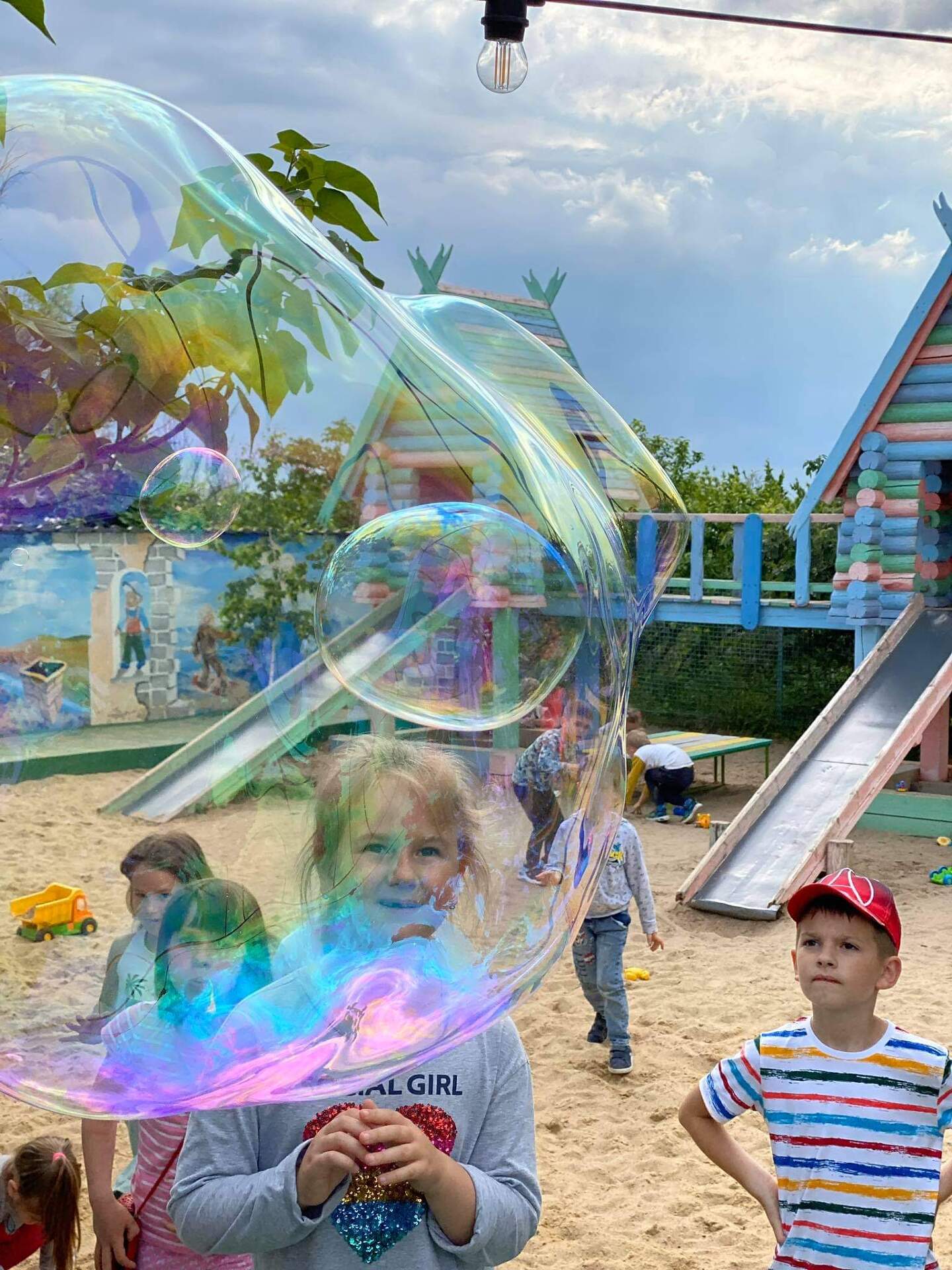 подарок ребенку Гигантские мыльные пузыри лучший подарок ребенку Гигантские мыльные пузыри