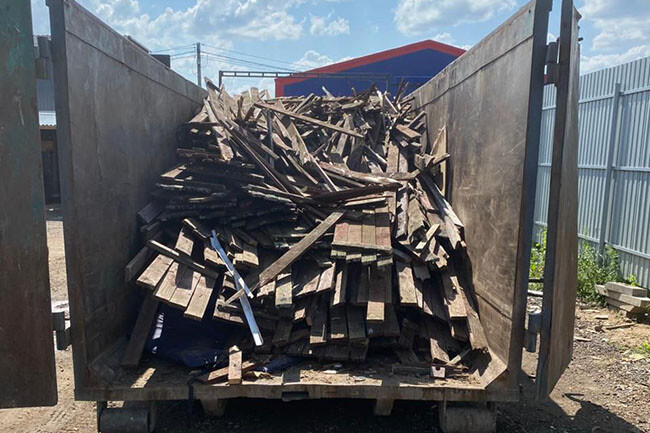 Древесный мусор в контейнере 20 кубов Древесный мусор в контейнере 20 кубов в МО