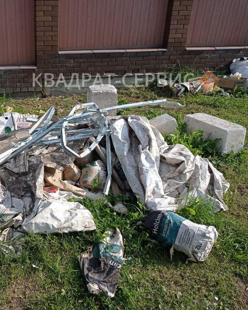 Бытовой мусор для вывоза на участке Бытовой мусор для вывоза на дачном участке (СНТ в районе Апрелевки)