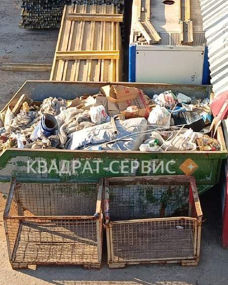 Строительный мусор в контейнере 8 м3 Строительный мусор в контейнере 8 м3 на строительной площадке