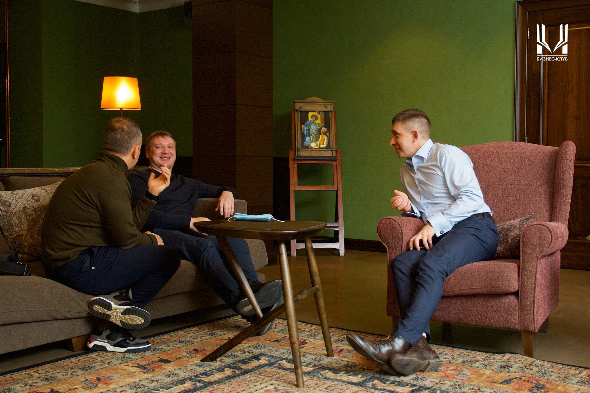 Резиденты закрытого клуба предпринимателей "Миллиард" в Красноярске на рабочей встрече. 