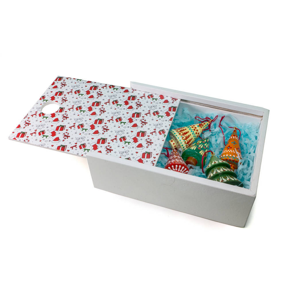 Набор «Подарочный» В составе – 7 игрушек различной тематики. В качестве упаковки – деревянная коробка с бумажным наполнителем.  (Ассортимент игрушек в наборах может быть разным, в зависимости от наличия, но не меньшей стоимости).  3090 р.