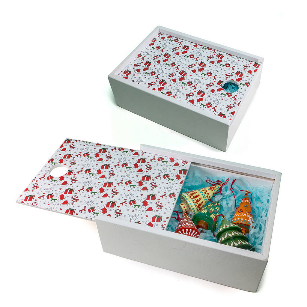 Деревянная коробка Деревянная коробка из фанеры с новогодней наклейкой (от 2 до 7 игрушек).  1100р.