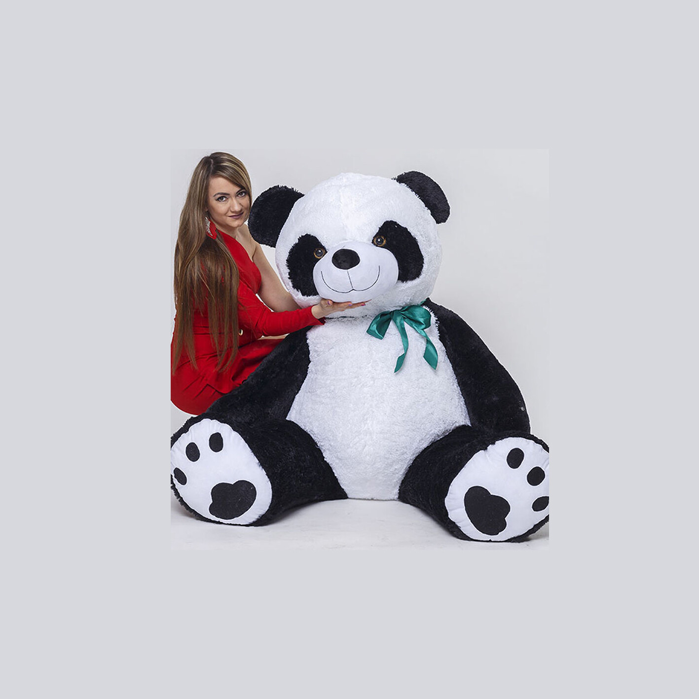 Огромная плюшевая панда