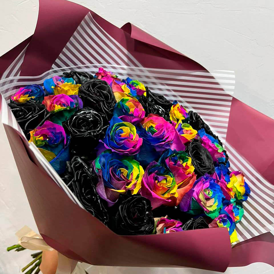 Букет из разноцветных роз