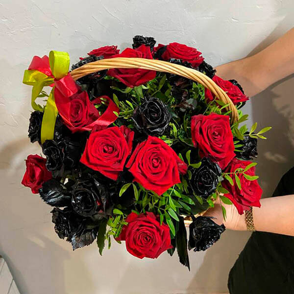 Букет красно черных роз