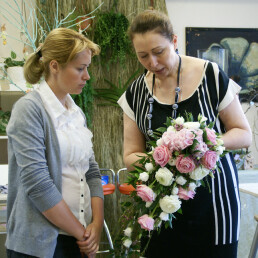 Индивидуальное обучение флористике в школе Милы Шуманн - тема Свадебный букет капля
