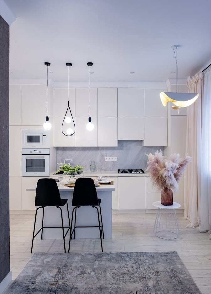 Белая глянцевая кухня минимализм в интерьере