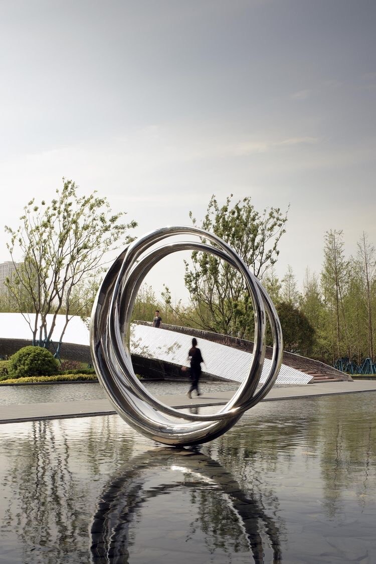 Скульптура в форме круга
