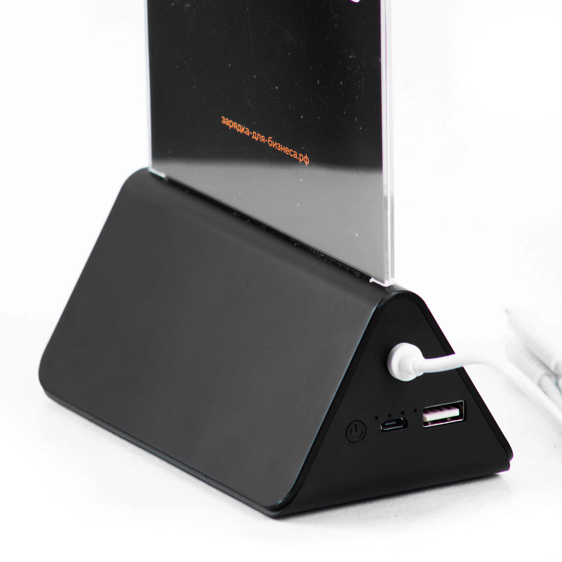 Зарядное устройство в виде Menu с беспроводной зарядкой и встроенным кабелем 3 в 1