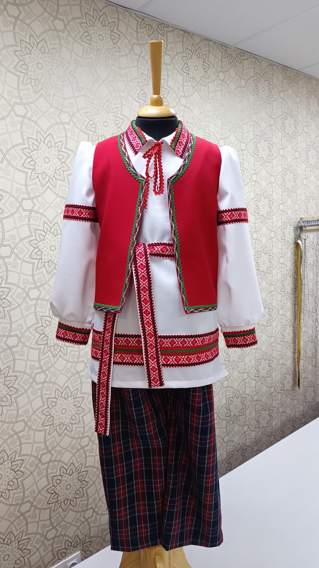 Белорусский костюм 20, Авалонплюс