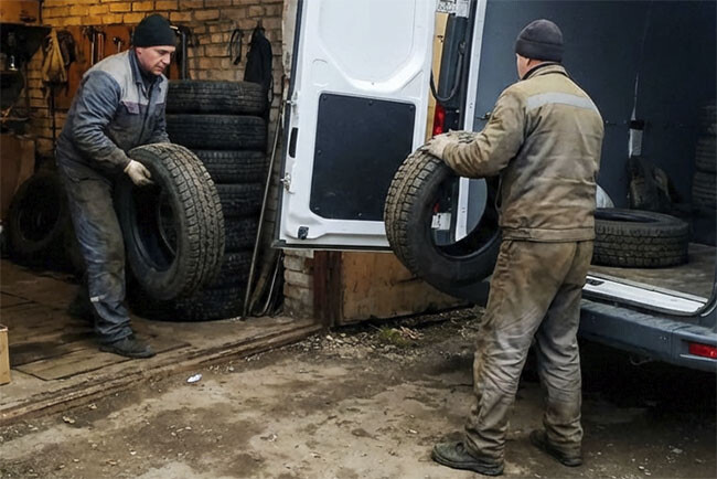 Погрузка старых покрышек в Газель для вывоза