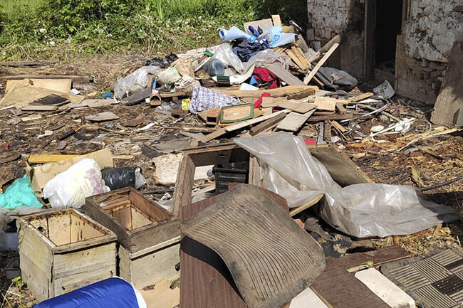 Контейнер с твердыми коммунальными отходами