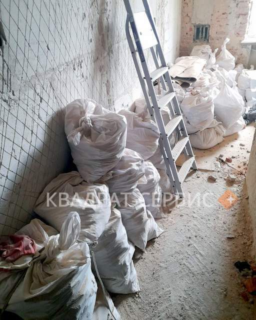 Строительный мусор в квартире после ремонта