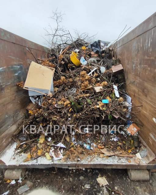 Древесные отходы после расчистки территории в Макарово