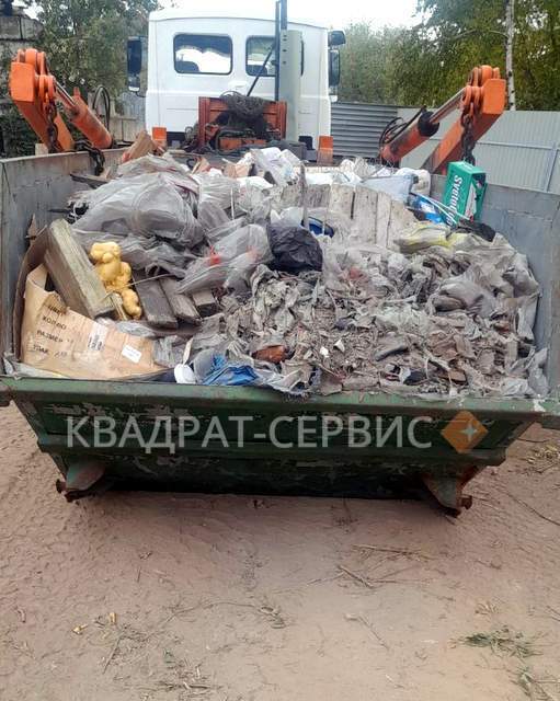 Строительный мусор в бункере 8 м³ со стройки