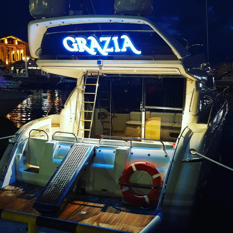 Яхта Грация, подсветка открытой палубы