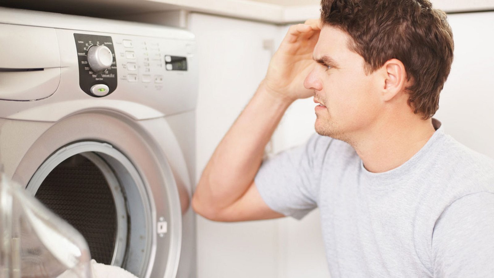 Почему стиральная машина сильно шумит. Шум стиральной машины. Стиральная машина шумит. Сломалась стиральная машина.