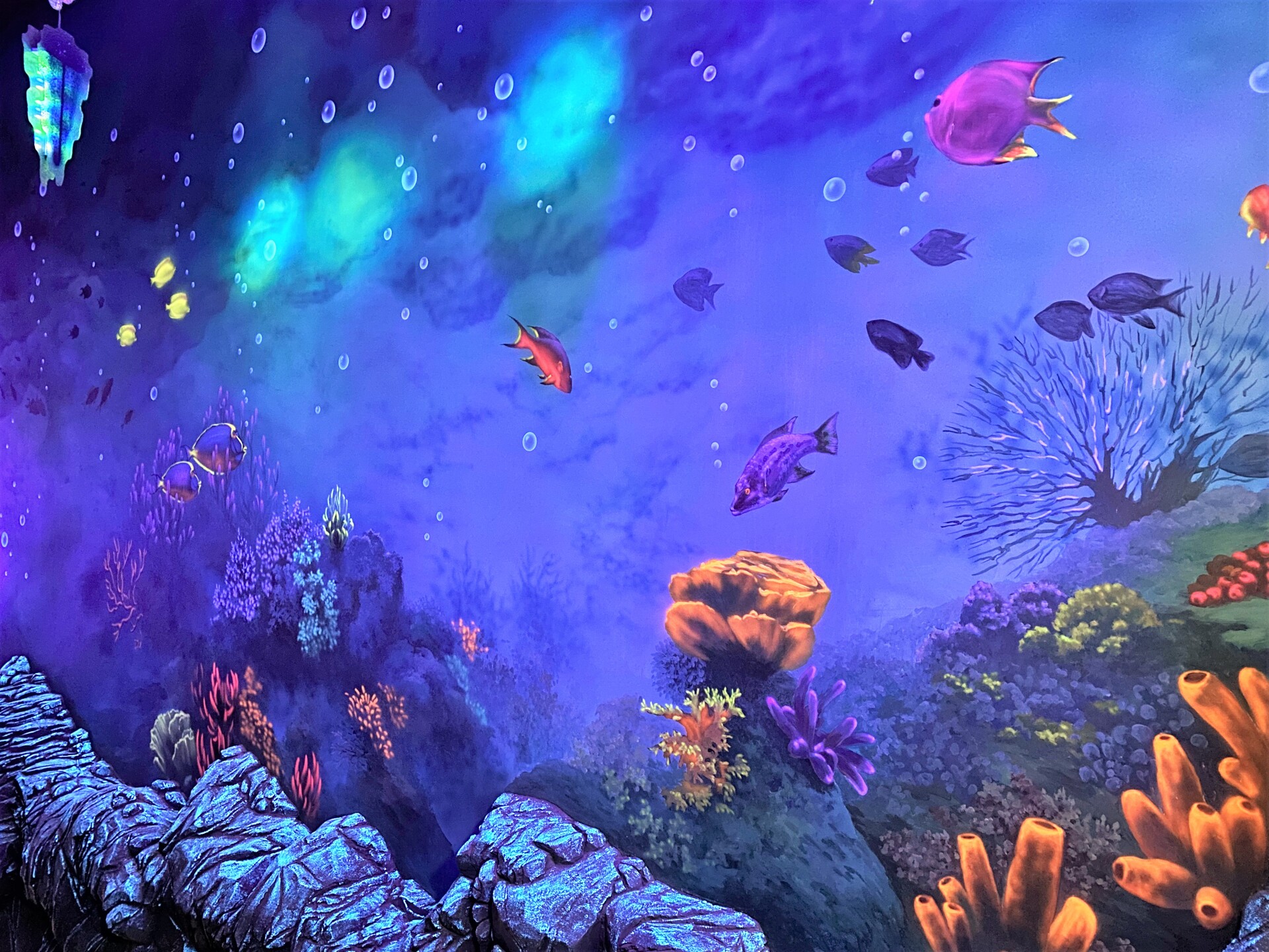 роспись флуоресцентными красками