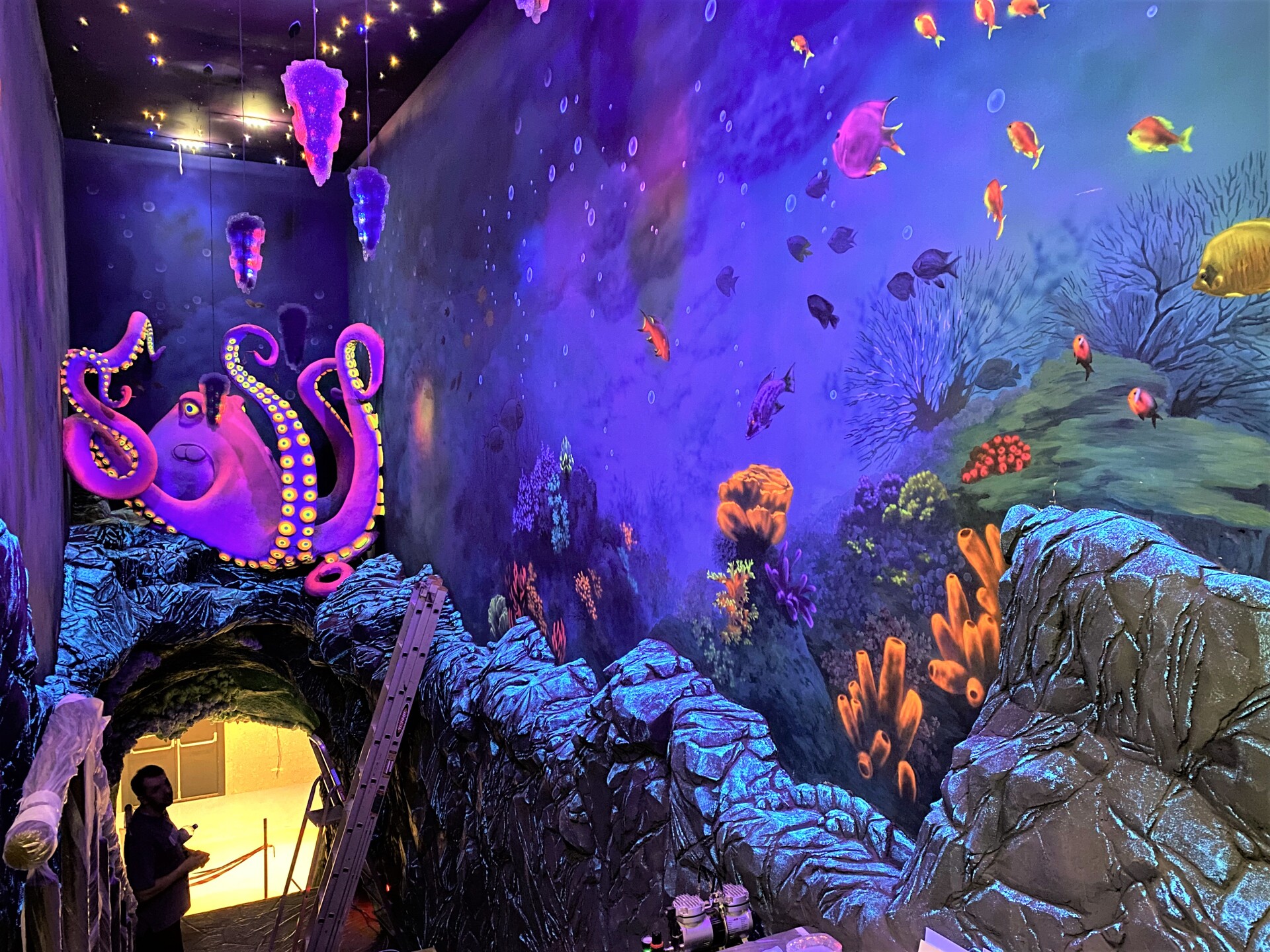 роспись флуоресцентными красками