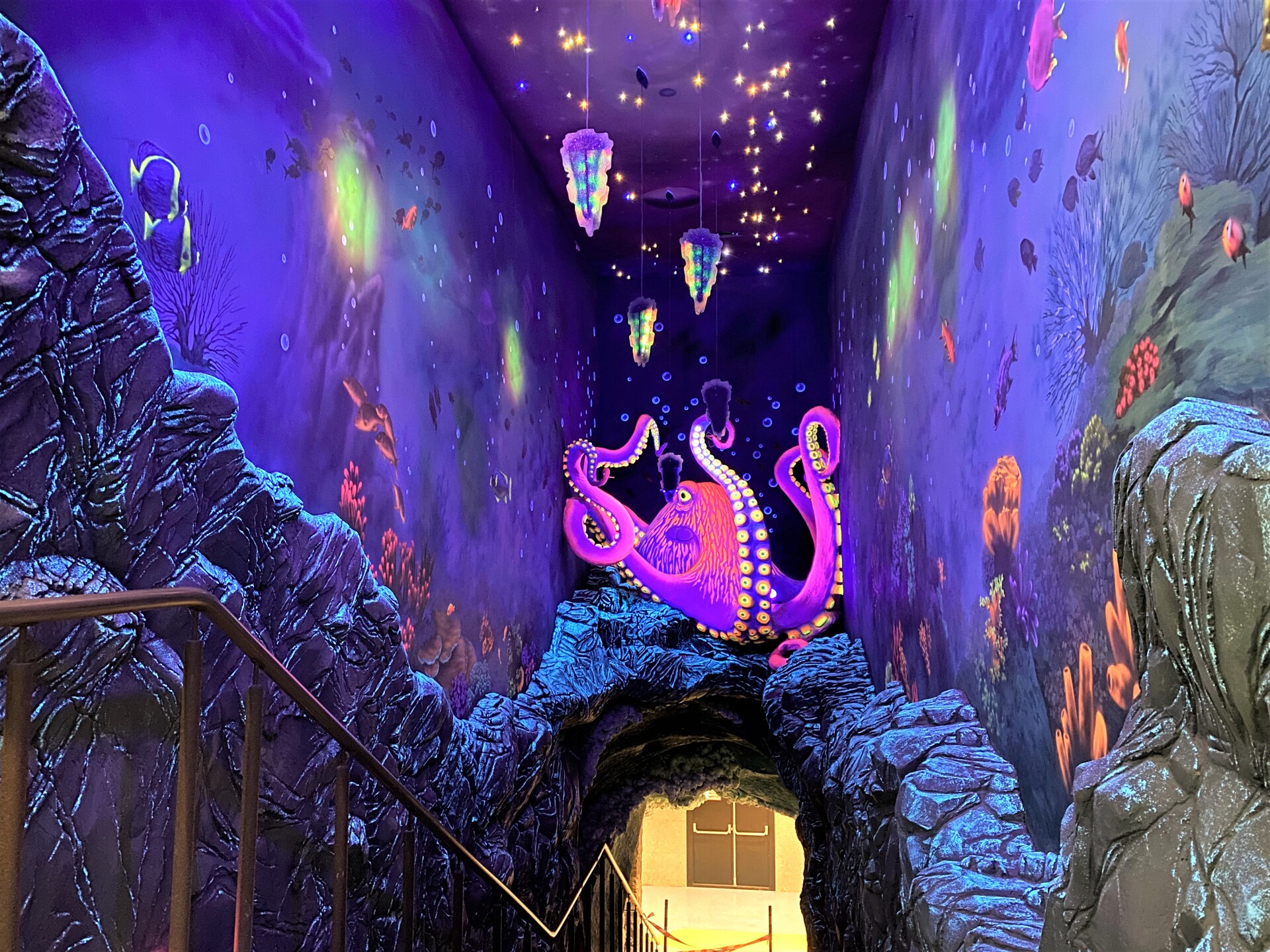 роспись флуоресцентными красками