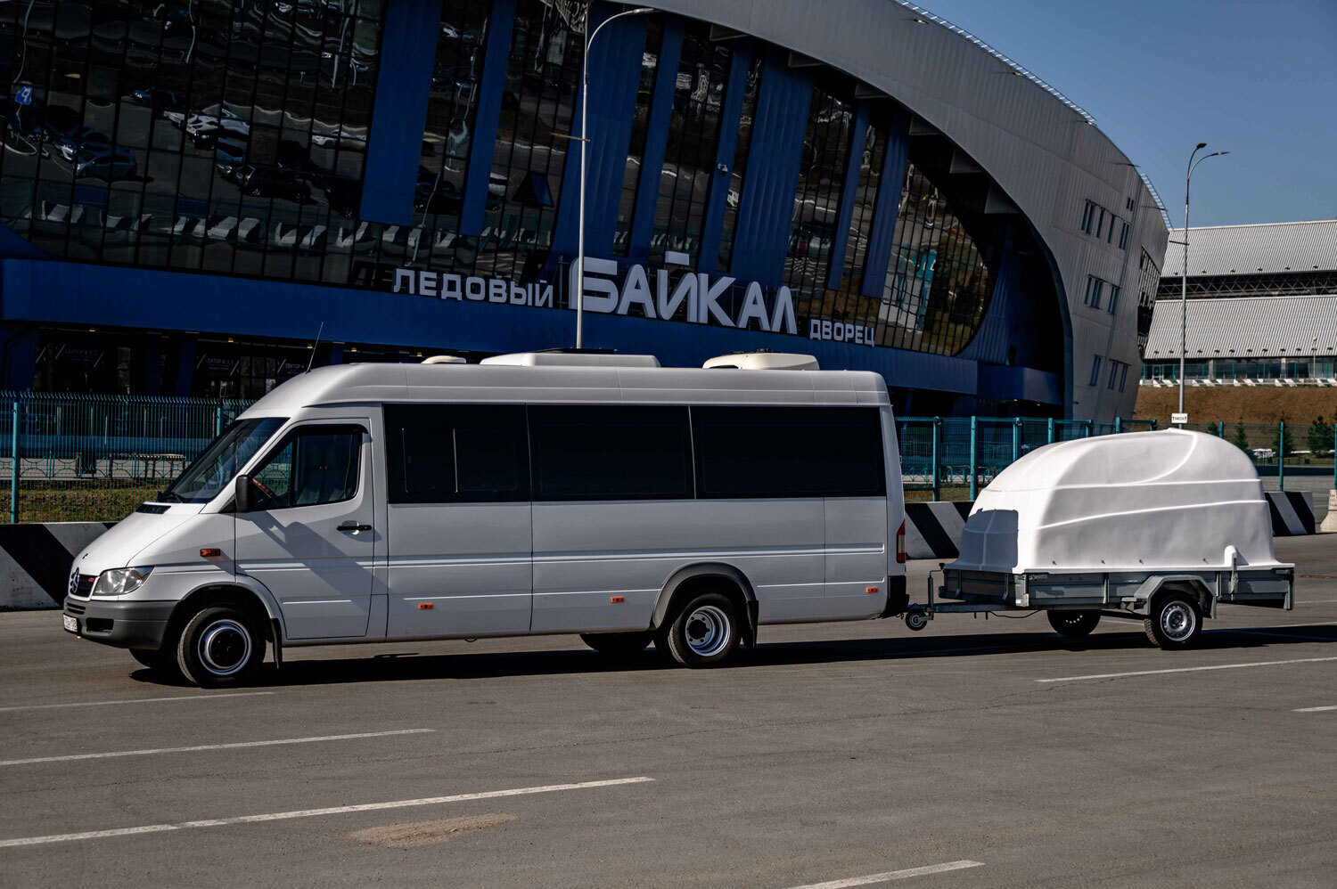 Аренда микроавтобусов, внедорожников и семейных авто с водителем