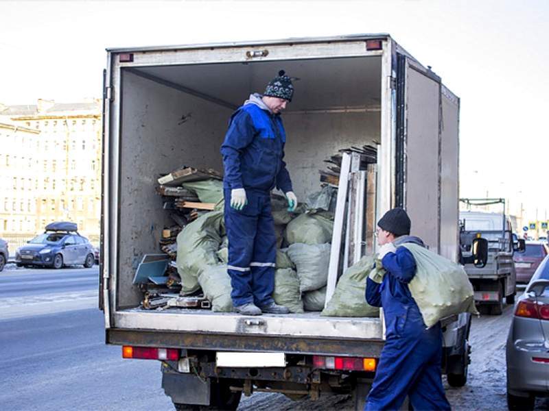 Вывоз мусора Газелью с грузчиками Москва картинка