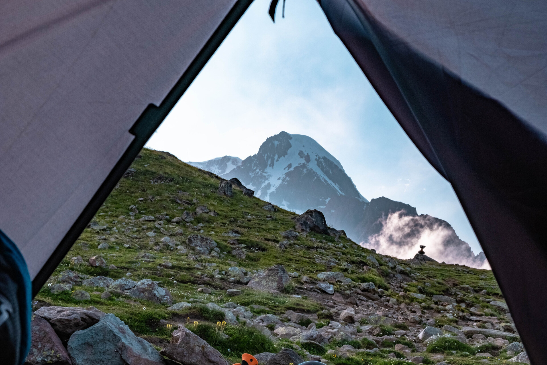 Вид на Казбек из палатки