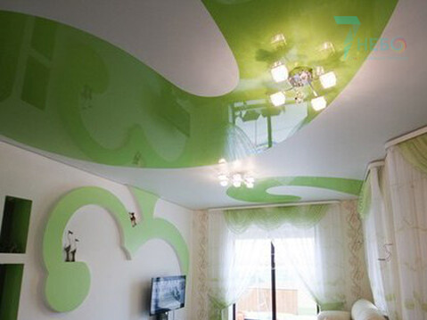 Комбинация салатового глянца и белого мата с люстрами для комнаты ребенка фото